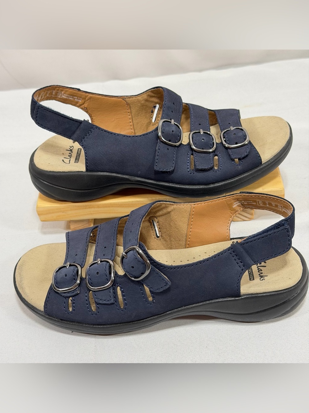 CLARKS Sandal Womens 5 Soft Cushion Buckle Straps Adjust Fit  Blue Suede